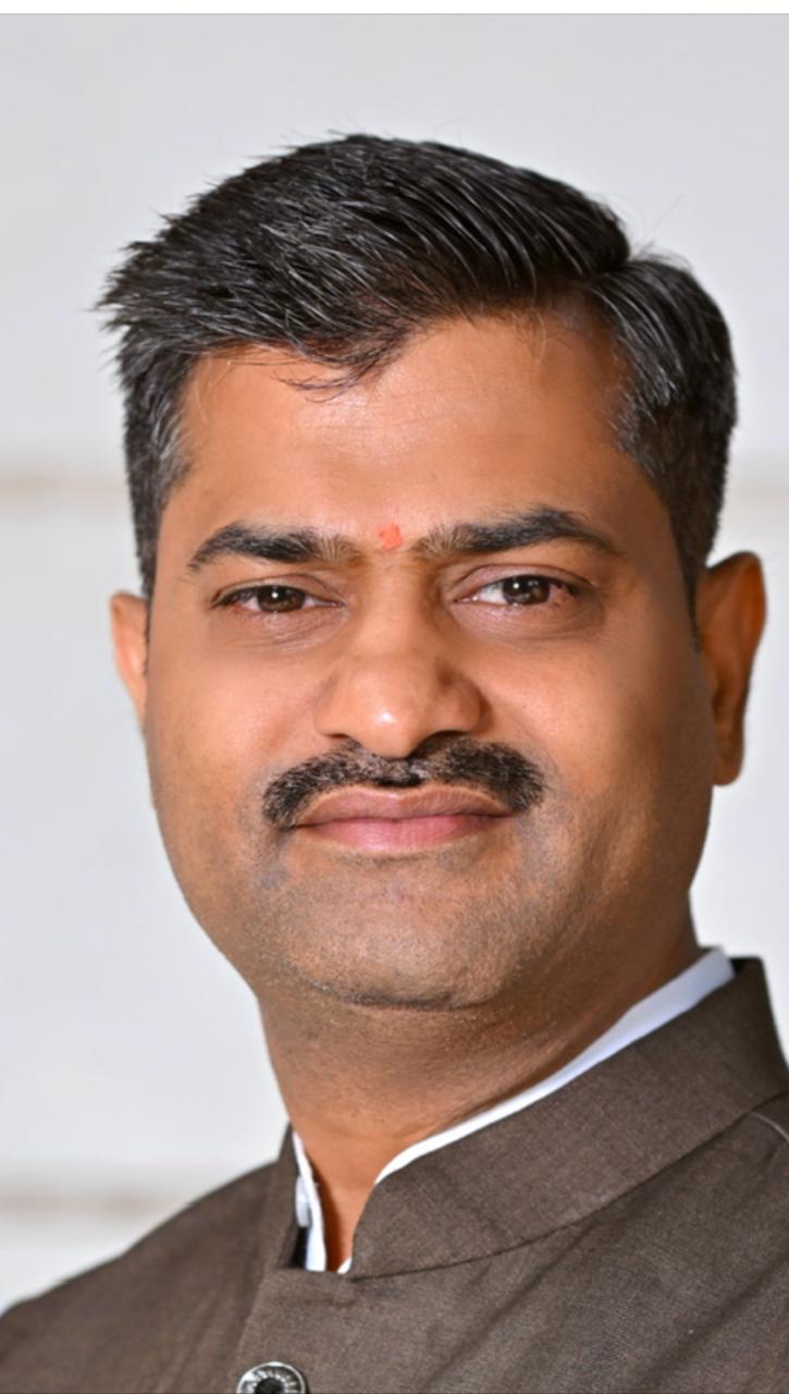 वैद्य सचिन र. म्हैसने (नाना)